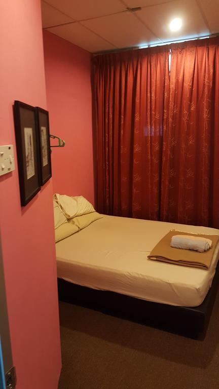 28 Bahari Hotel Джордж Таун Екстериор снимка